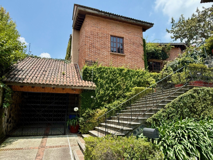 Casa en Condominio en Venta en Acopilco en Fraccionamiento con Club Hípico