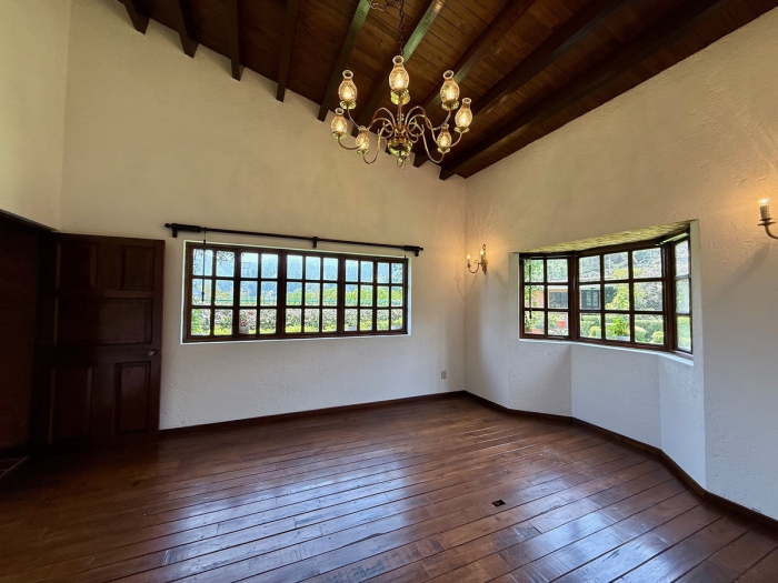 Casa en Condominio en Venta en Acopilco en Fraccionamiento con Club Hípico