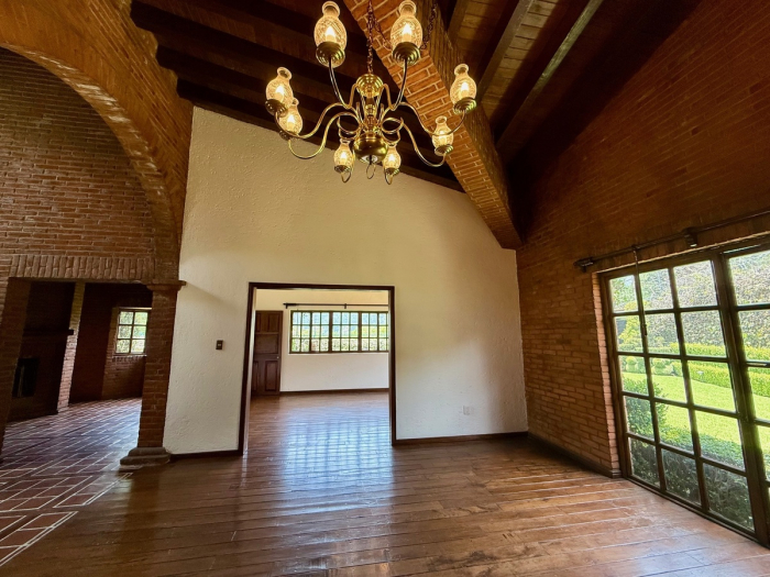 Casa en Condominio en Venta en Acopilco en Fraccionamiento con Club Hípico