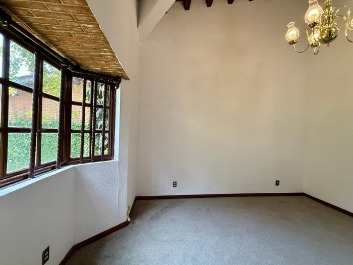 Casa en Condominio en Venta en Acopilco en Fraccionamiento con Club Hípico