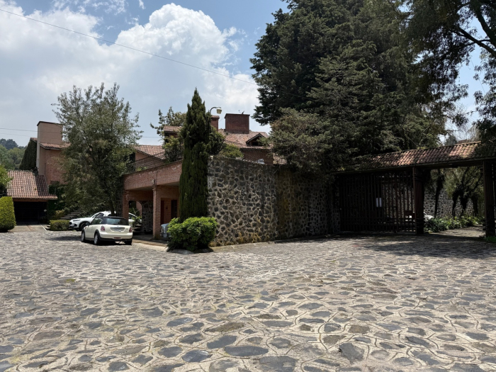 Casa en Condominio en Venta en Acopilco en Fraccionamiento con Club Hípico