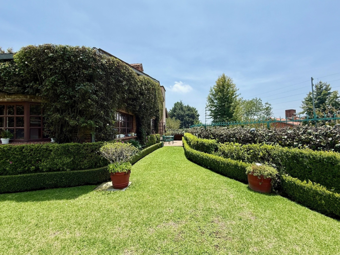 Casa en Condominio en Venta en Acopilco en Fraccionamiento con Club Hípico