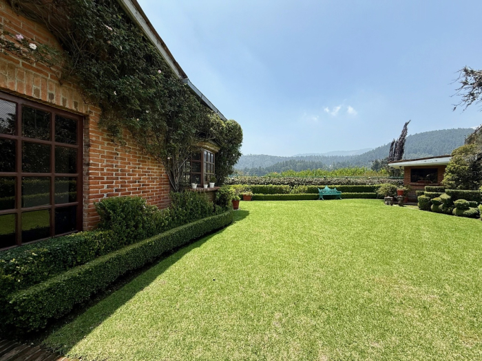 Casa en Condominio en Venta en Acopilco en Fraccionamiento con Club Hípico