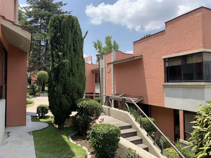 muy buena casa en renta frente al lomas country club