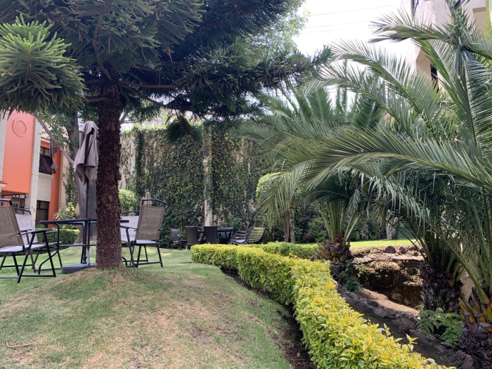 muy buena casa en renta frente al lomas country club