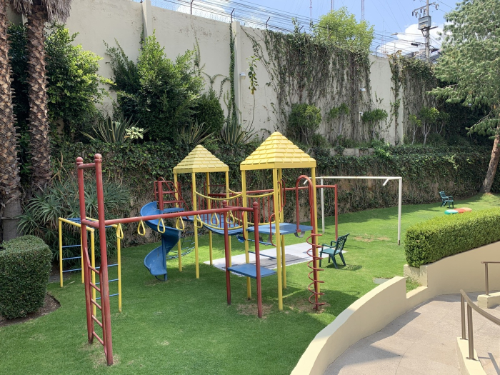 muy buena casa en renta frente al lomas country club