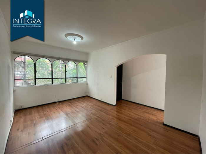 Casa con Uso de Suelo en Venta, Altadena, Nápoles
