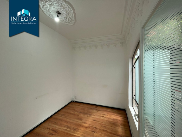 Casa con Uso de Suelo en Venta, Altadena, Nápoles