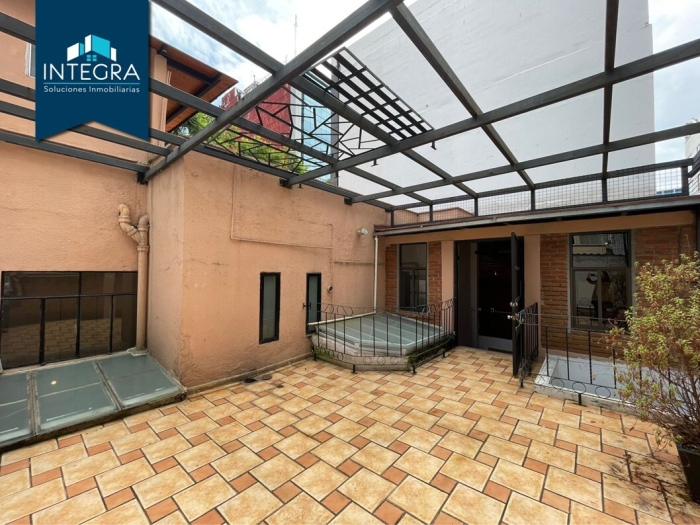 Casa con Uso de Suelo en Venta, Altadena, Nápoles