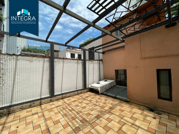 Casa con Uso de Suelo en Venta, Altadena, Nápoles