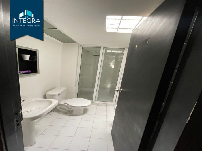 Casa con Uso de Suelo en Venta, Altadena, Nápoles