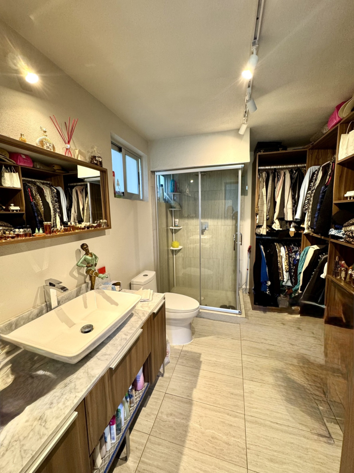 se vende bonito departamento en bosque real