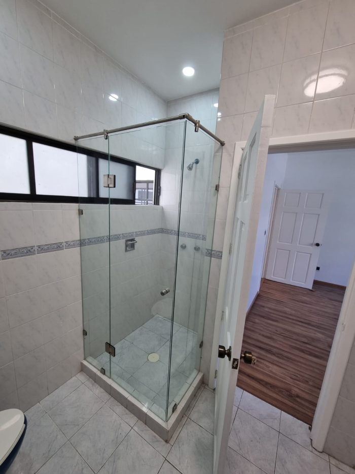 VENDO CASA EN INTERLOMAS