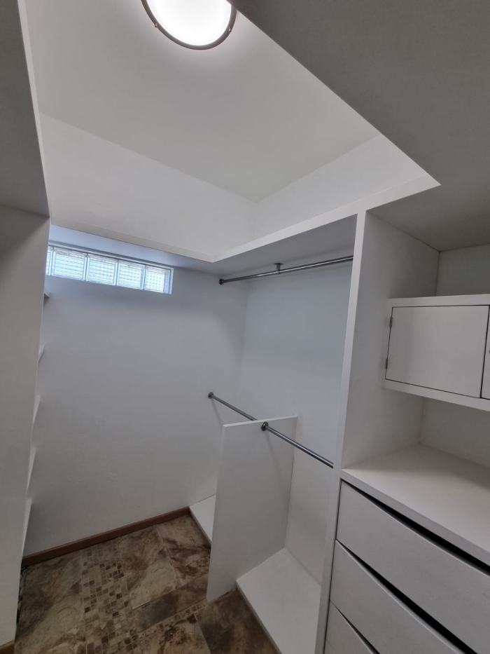 VENDO CASA EN INTERLOMAS
