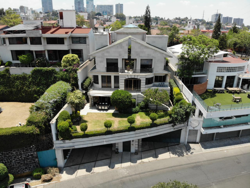 Casa en Venta en Bosques de las Lomas