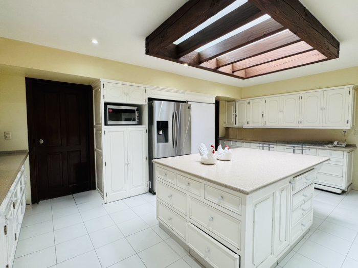 VENTA CASA EN LOMAS HIP�?DROMO