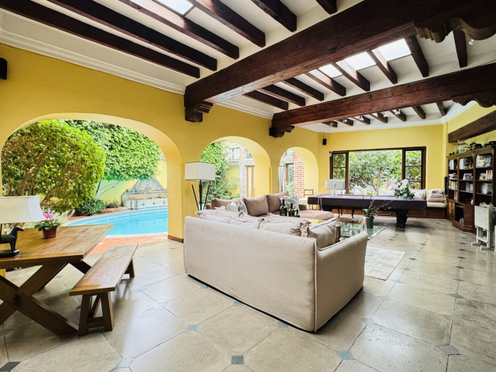 VENTA CASA EN LOMAS HIP�?DROMO