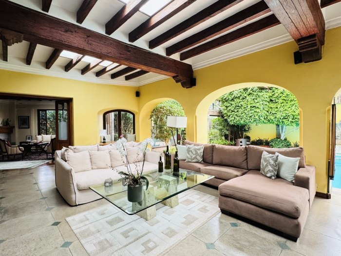 VENTA CASA EN LOMAS HIP�?DROMO