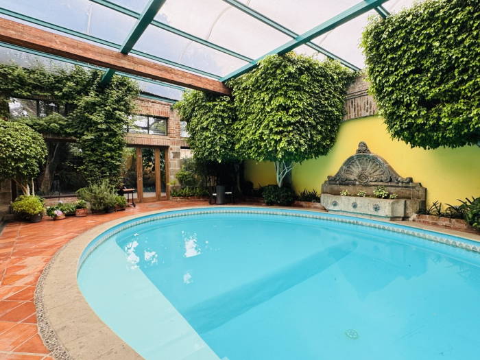 VENTA CASA EN LOMAS HIP�?DROMO