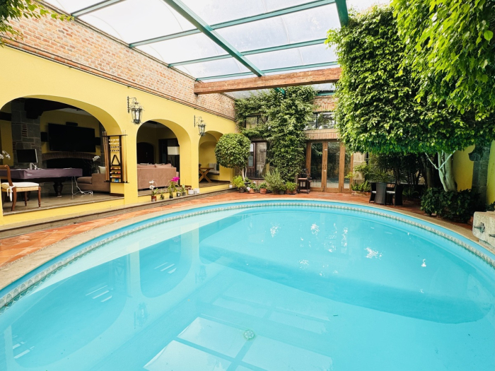 VENTA CASA EN LOMAS HIP�?DROMO