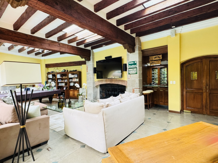 VENTA CASA EN LOMAS HIP�?DROMO