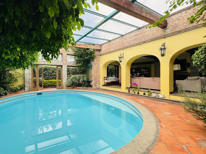 VENTA CASA EN LOMAS HIP�?DROMO