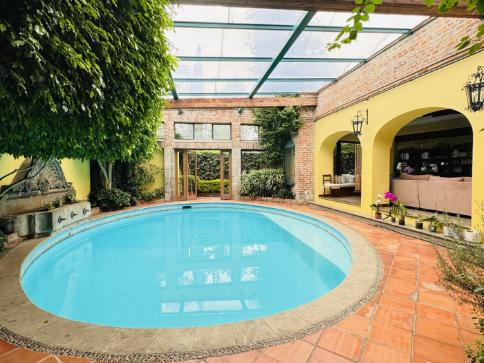 VENTA CASA EN LOMAS HIP�?DROMO