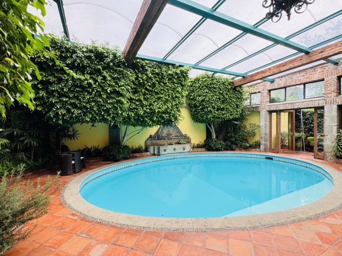 VENTA CASA EN LOMAS HIP�?DROMO