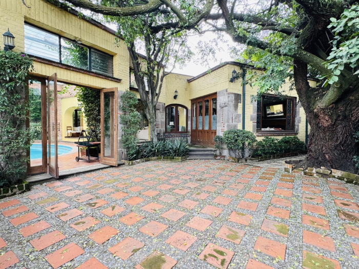 VENTA CASA EN LOMAS HIP�?DROMO