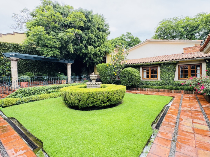 VENTA CASA EN LOMAS HIP�?DROMO