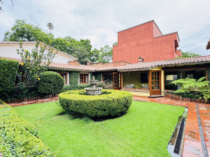 VENTA CASA EN LOMAS HIP�?DROMO