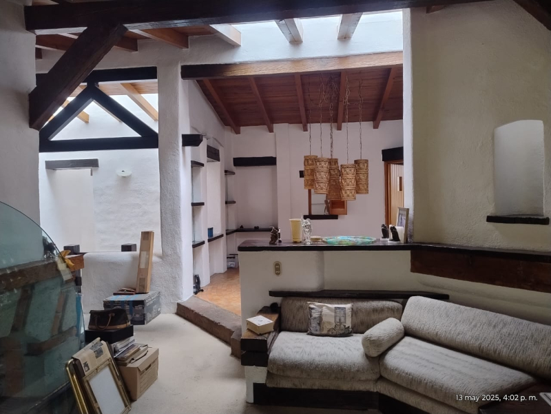 VENTA Casa En Avenida Hidalgo, Cerca De Rancho San Francisco .