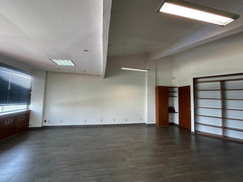 Oficina en Venta en Ciudad Brisa, Naucalpan �?? 50 m² de Espacio Profesional