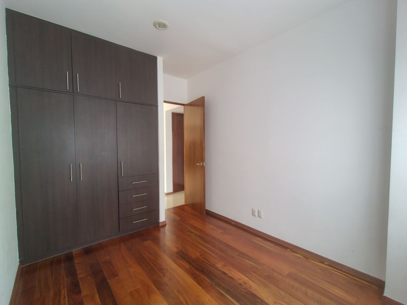 Renta Departamento en Grand Tower Del Valle, 3 recamaras piso 4