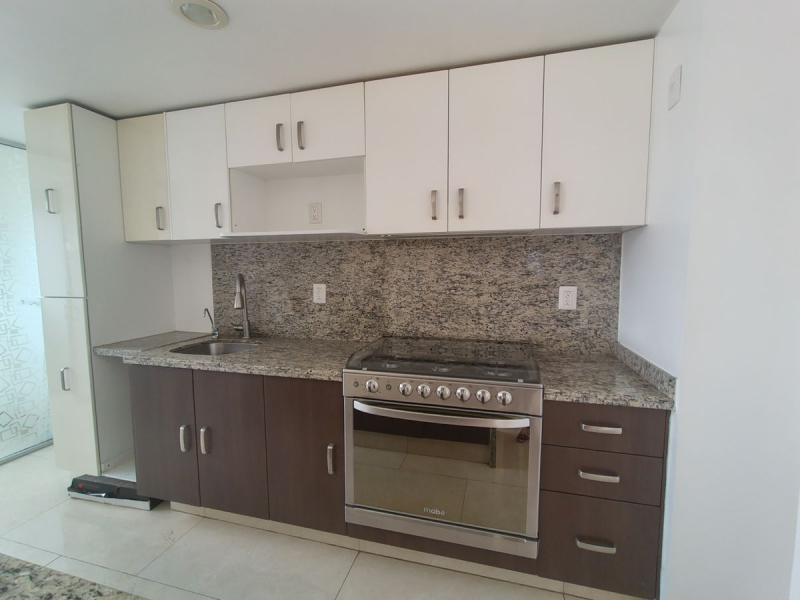 Renta Departamento en Grand Tower Del Valle, 3 recamaras piso 4