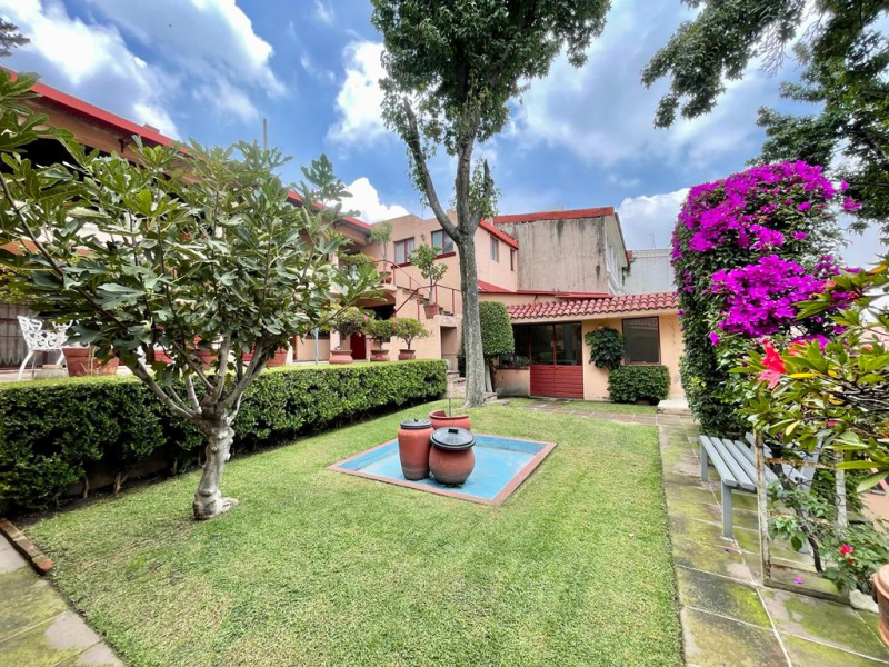 Espectacular casa en venta - Lomas de Tecamachalco