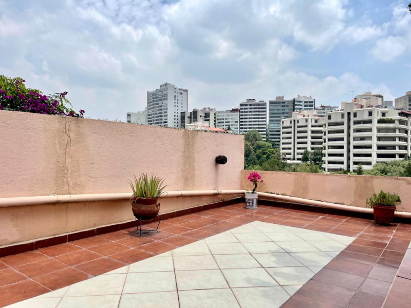 Casa con gran potencial en venta �?? Lomas de Tecamachalco