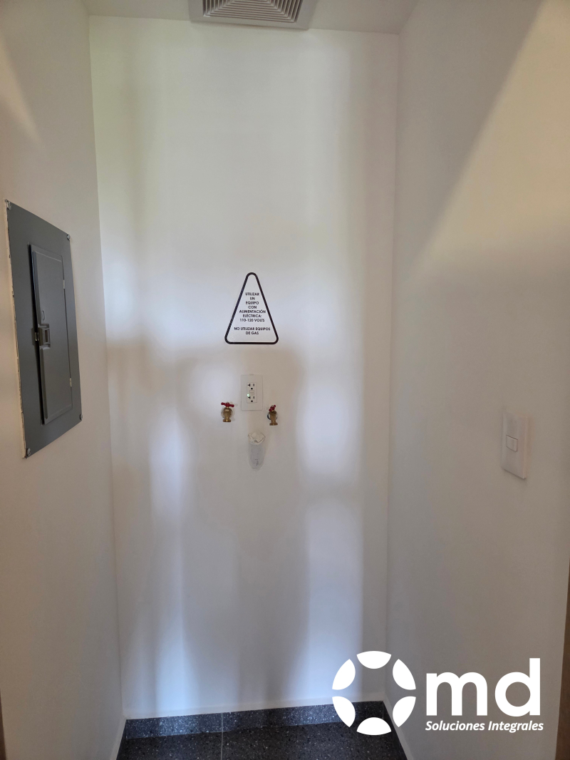 Departamento En Renta En Vía Roma Exterior Con Balcón Y Estacionamiento