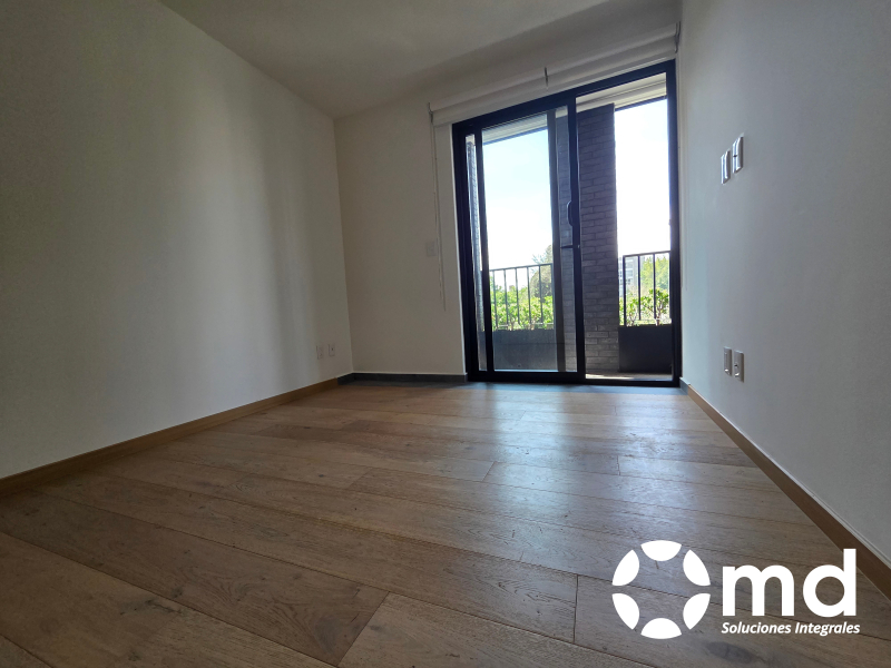 Departamento En Renta En Vía Roma Exterior Con Balcón Y Estacionamiento