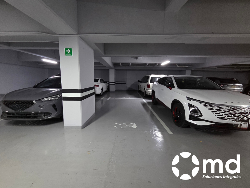 Departamento En Renta En Vía Roma Exterior Con Balcón Y Estacionamiento