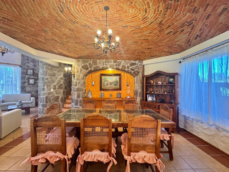 Gran oportunidad venta de propiedad con 4 casas en Tequisquiapan
