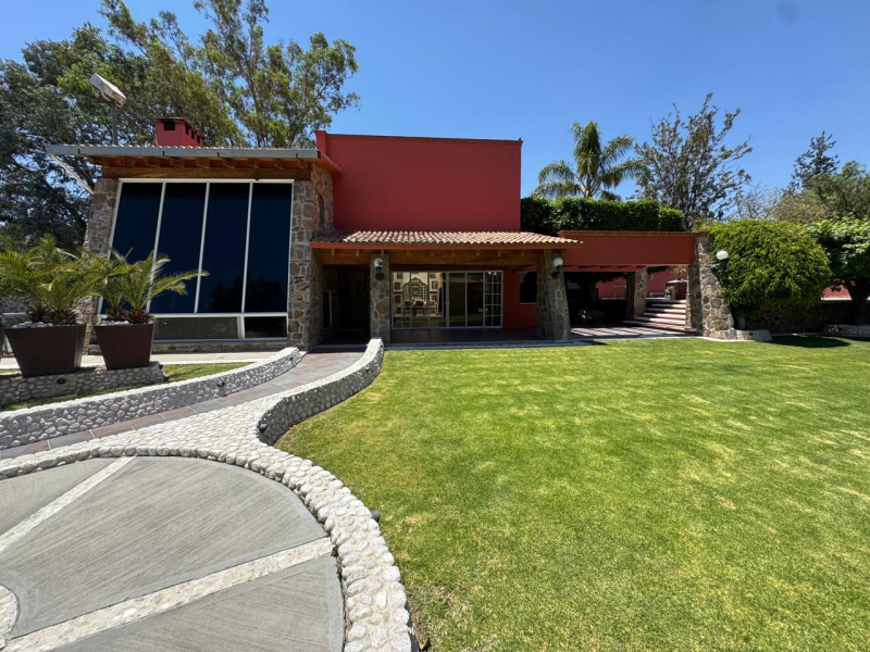 Gran oportunidad venta de propiedad con 4 casas en Tequisquiapan