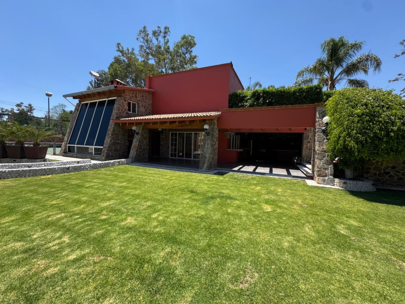 Gran oportunidad venta de propiedad con 4 casas en Tequisquiapan