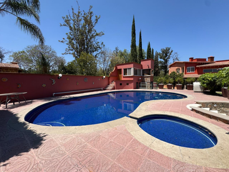 Gran oportunidad venta de propiedad con 4 casas en Tequisquiapan