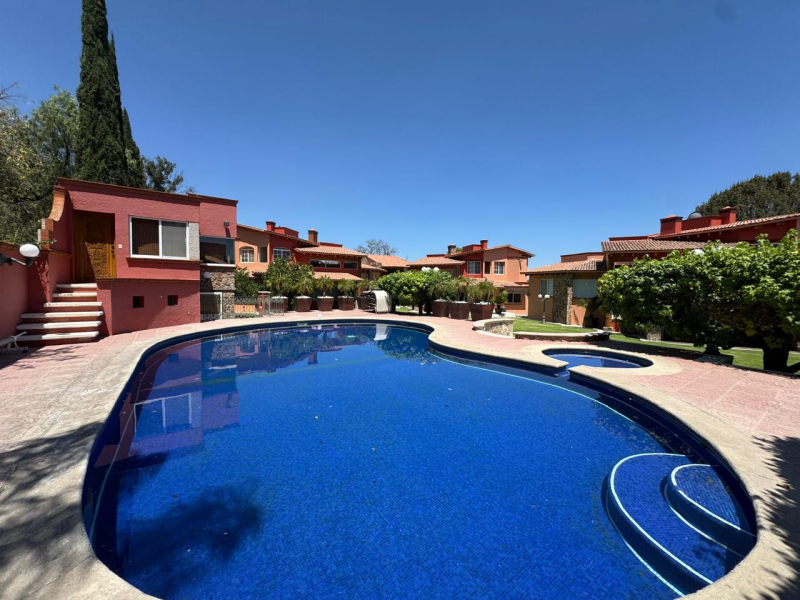 Gran oportunidad venta de propiedad con 4 casas en Tequisquiapan