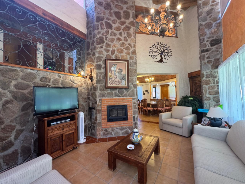Gran oportunidad venta de propiedad con 4 casas en Tequisquiapan
