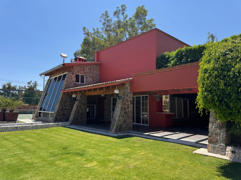 Gran oportunidad venta de propiedad con 4 casas en Tequisquiapan