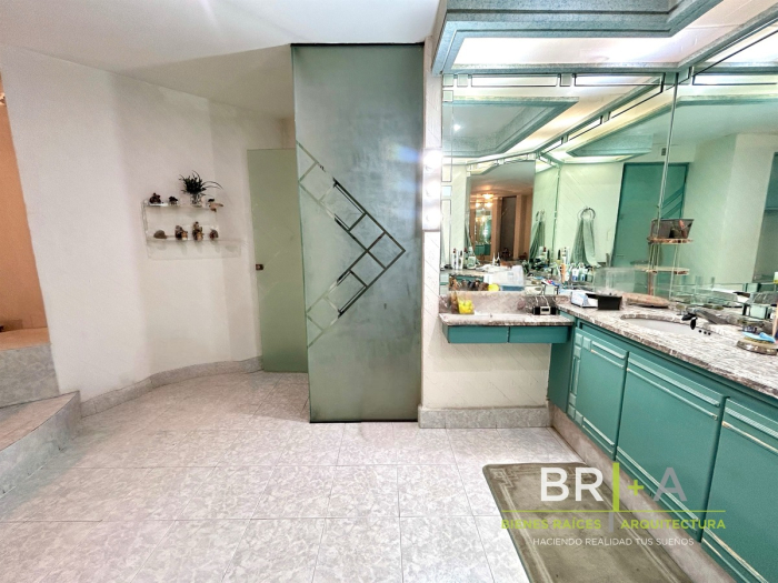 Departamento Con Terraza En Venta En Lomas De Chapultepec .