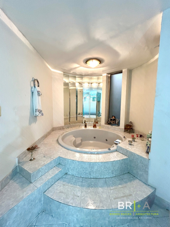 Departamento Con Terraza En Venta En Lomas De Chapultepec .