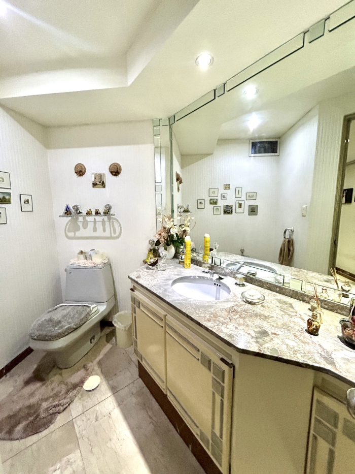 Departamento Con Terraza En Venta En Lomas De Chapultepec .